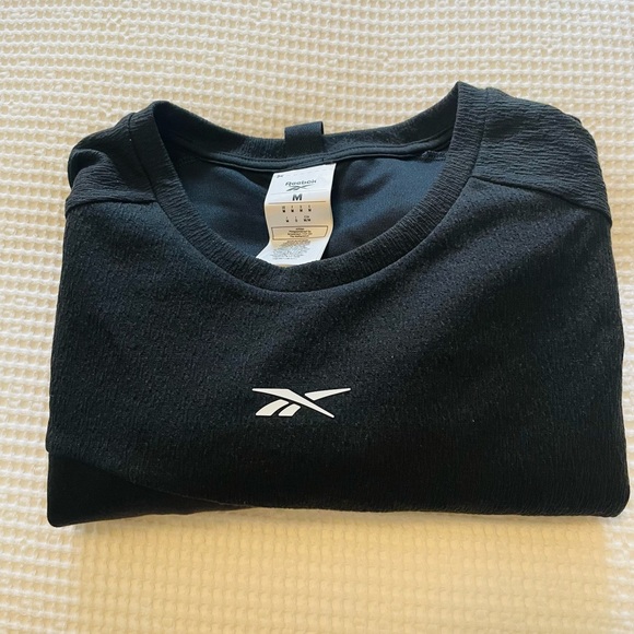 NEW - Reebok Long Sleeve Top with side zipper - Picture 4 of 6